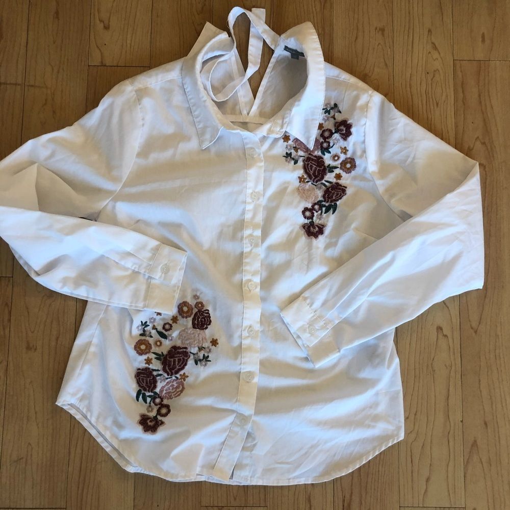 Floral embroidered button up